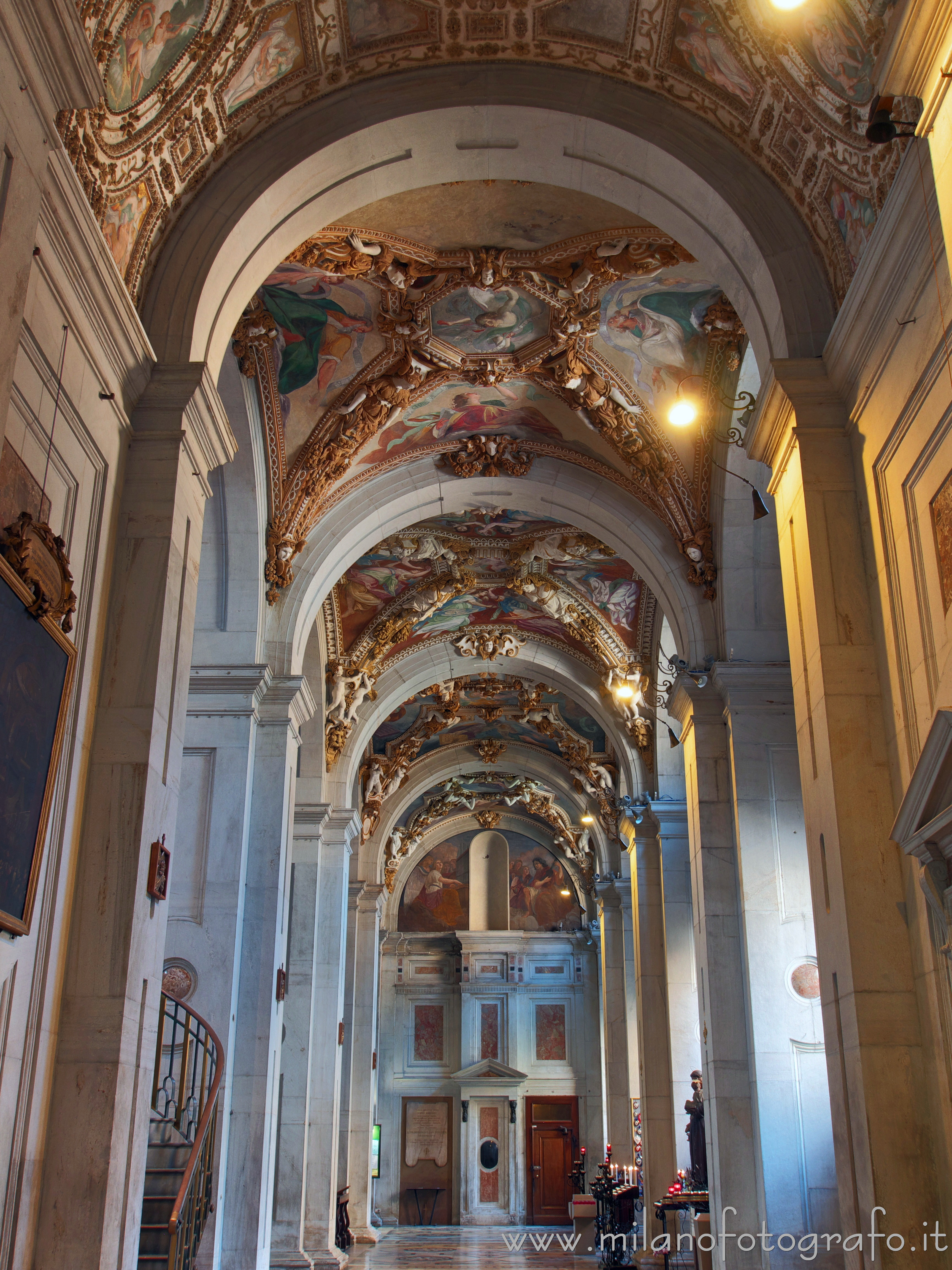 Milano - Navata sinistra della Chiesa di Santa Maria dei Miracoli